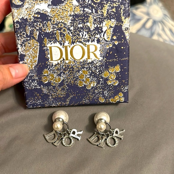 Cute Stud Dior Dangling Earrings - Picture 1 of 6